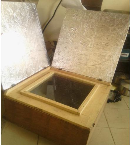 (2) (3) (4) Reflector Glazing Cover Figure 1: Solar box cooker 2.