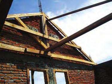 Wood Construction Rafter Cross Beams Tie beam extension and king post nailed together only Truss not fixed to roof ring beam Make sure that the roof truss is properly connected How can I do it better?