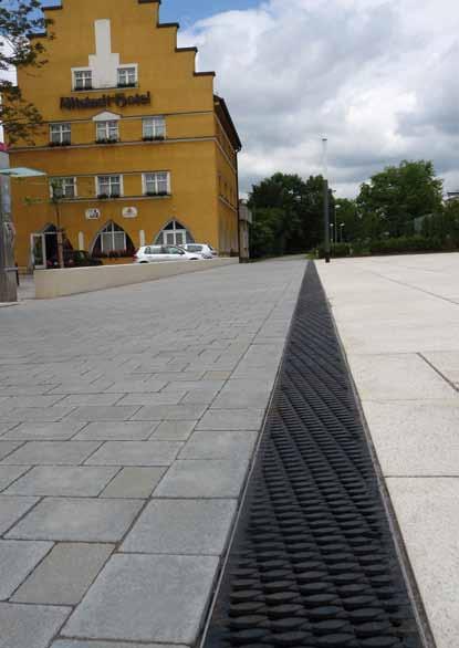 1 Pedestrian zone, Czech Republic For the drainage of a pedestrian zone in Cheb (Czech Republic) with the KE-100 system, the company Ronn