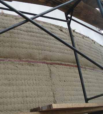 During the application on large surfaces, the blankets should be impaled over welded pins of 5-6 in number per square meter.