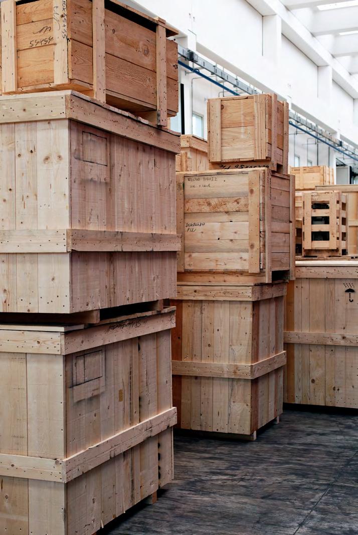 Crates You may also want to consider crating if you re shipping fragile freight. First, select a crate that is constructed from quality lumber.