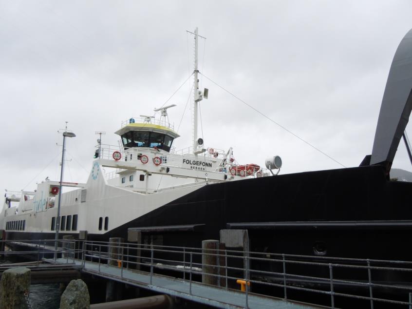4. WÄRTSILÄ AND HYDROGEN 2,5 year In operation Hybrid plug-in operation from 2014 Viking Lady PSV operation with DF
