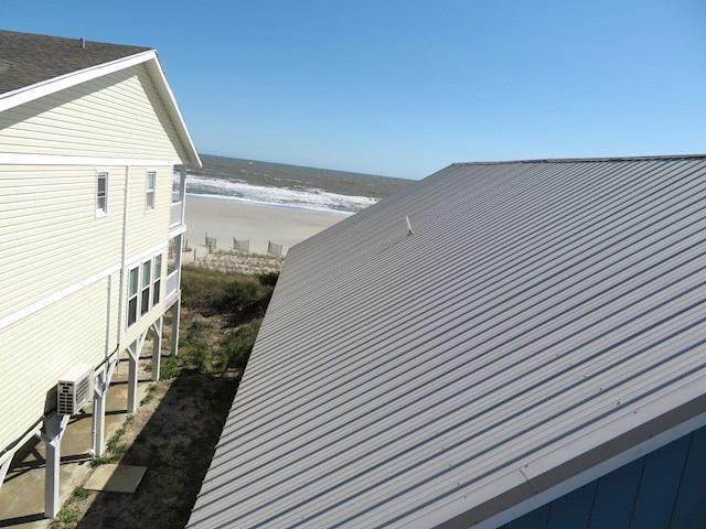 Roofing: Overall view of