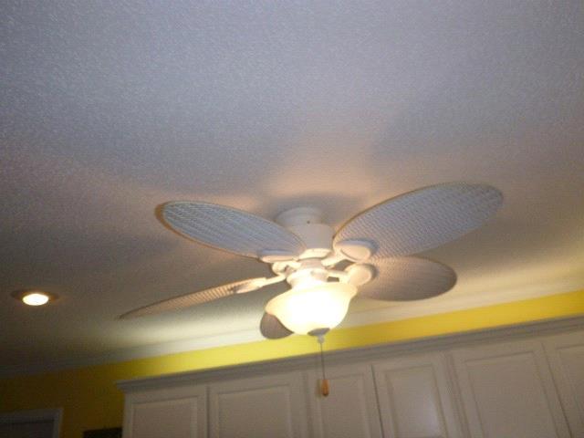 Kitchen: View of ceiling fan that did not operate BATHROOM #1-1ST FLOOR MIDDLE Recommend Repairs CEILINGS WALL(S) WINDOWS/TRIM WINDOW SCREENS FLOOR/FINISH INTERIOR DOORS/HARDWARE ELECTRICAL (RANDOM