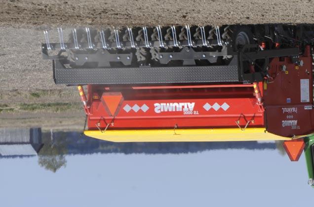 It is easier to seed right up to the edge of the field with a trailed seed drill, in which the machine is narrower and safer in traffic.