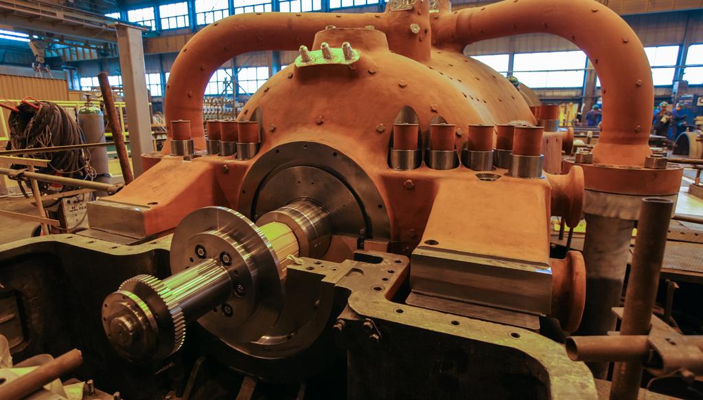 Each shaft line of the 677 MW B station machines comprises one HP and one IP cylinder plus two LP turbines.