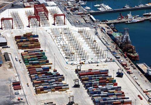 Cape Town Container Expansion The aim of the expansion part of this project is to increase capacity from 700 000 TEUs to 900 000 TEUs and ultimately to 1 400 000 TEUs per annum, whilst also providing