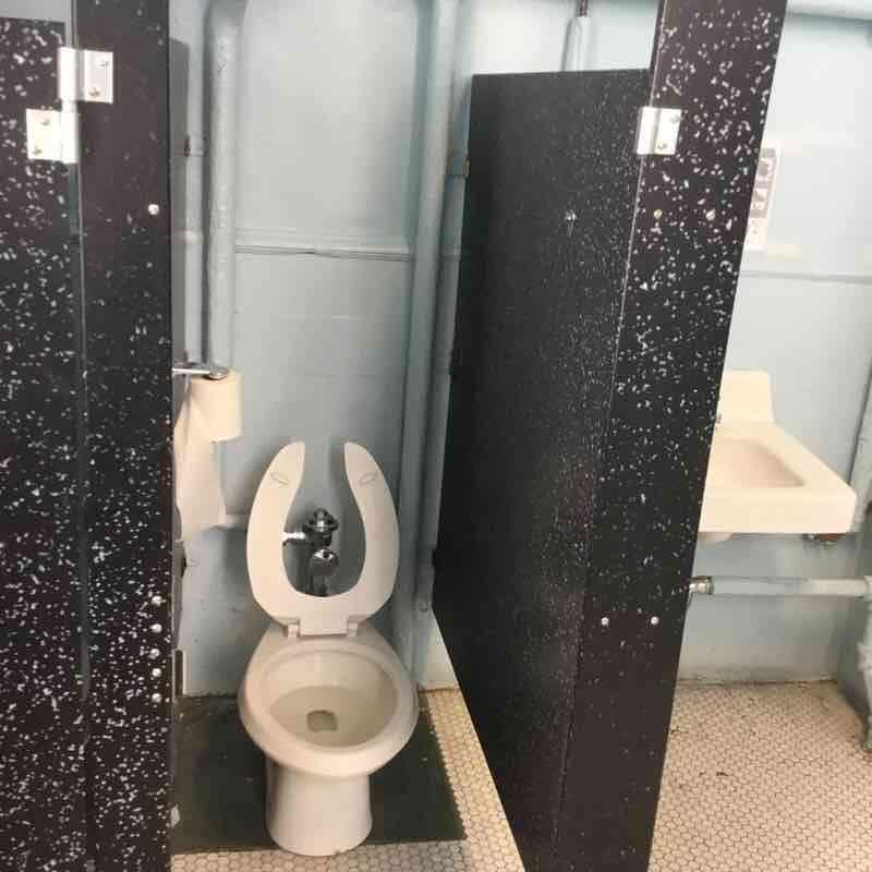 Building Assessment Survey 2017-2018 Architectural Inspection INTERIOR TOILET ROOMS - STUDENTS Stalls
