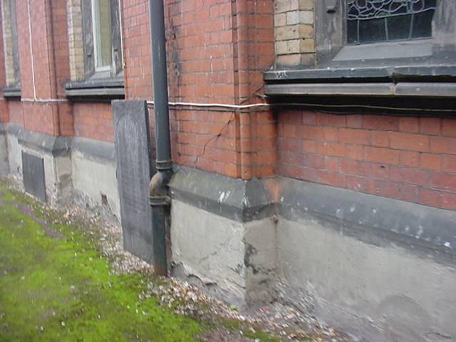Pointing weathering Damage to brickwork Windows: Damage to the