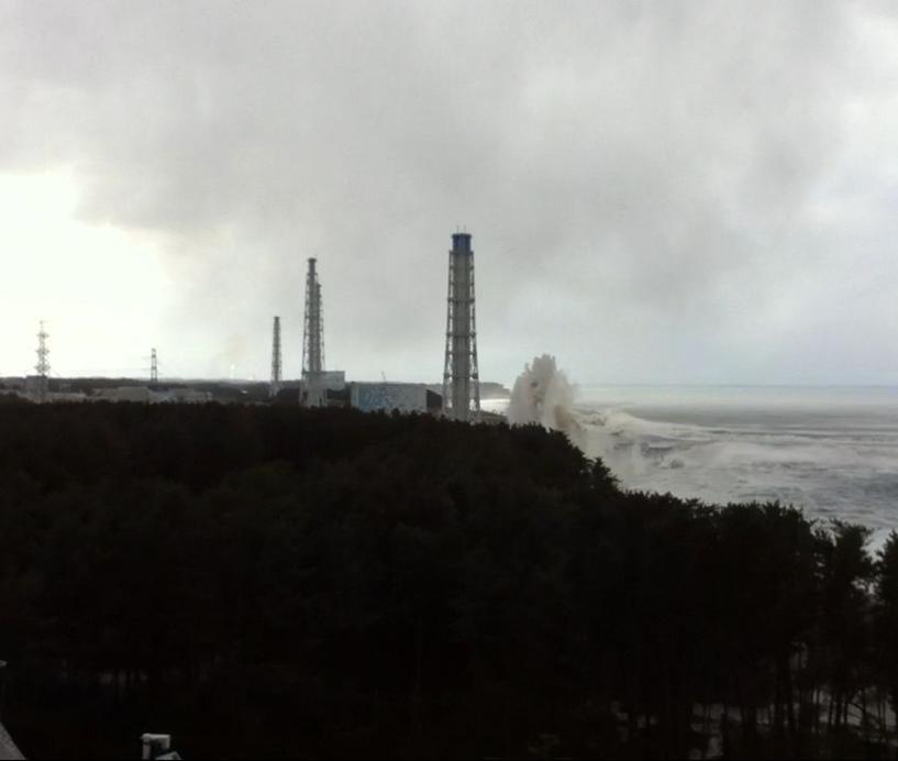Webcam Picture of Tsunami Hitting