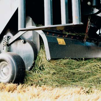 The baling chamber s 18 steel rollers are made of 3 mm-thick steel, giving tremendous