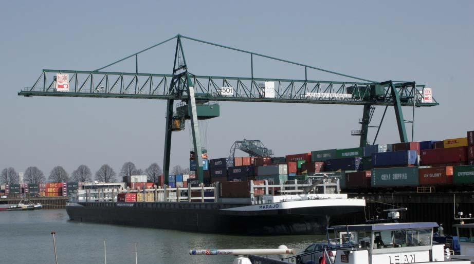 Internal cost inland waterway container transport CT iww/road Rotterdam-Nijmegen (The Netherlands, 120 km) Total cost 203 Cost category Share of total cost Vessel 10% Staff