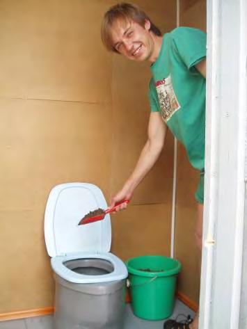Toilet flushing after use in case of a urine diverting dry