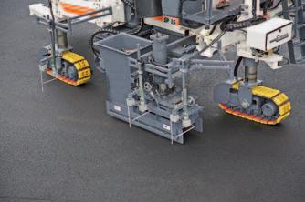 In order to fully respond to specific site conditions at all times, the mold can be mounted on the right or left side of the paver.
