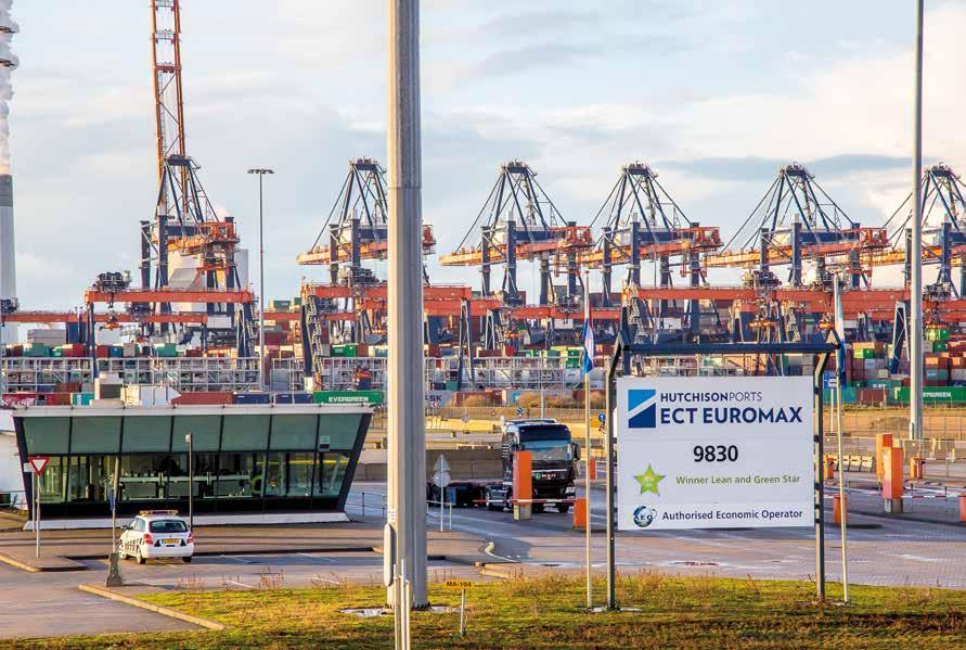 Hutchison Ports ECT Euromax Maasvlakteweg 951 3199 LZ Rotterdam (Maasvlakte) Port number 9830 P.O. Box 7400 3000 HK Rotterdam +31 (0)181 37 7377 info@ect.nl www.ect.nl JET12-2017/#4/ENG/500ex.
