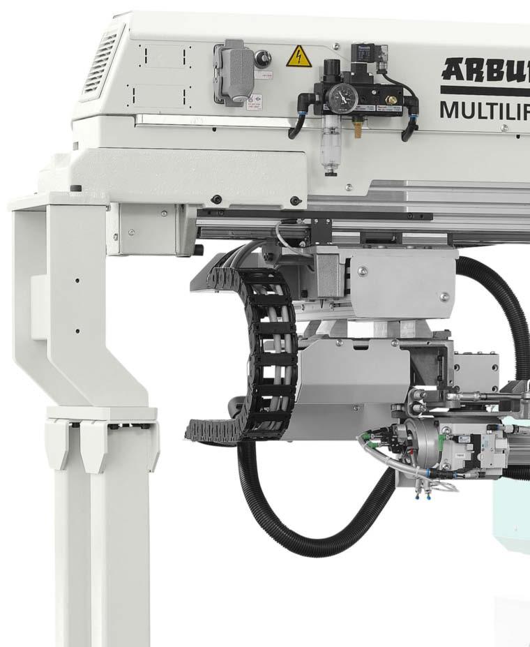 High performance: the horizontal MULTILIFT H 1 Low overall height Ideal for low-ceiling factories: horizontal entry into the mould from the rear of the machine provides free space above the clamping