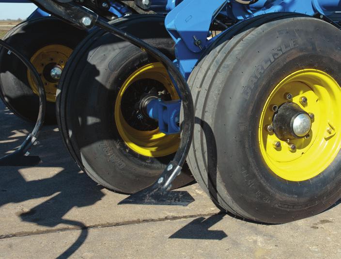 The 9650 model has 340/60R x 16.5 radial tires with 8 bolt wheels. The hubs can be greased and all wheels feature valve stem protection.