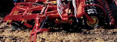 Soil preparation is mainly carried out by the front tools; either discs, spring tines or double Crossboard.