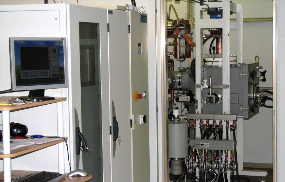 Vacuum10-6 mbar Hydraulic press: