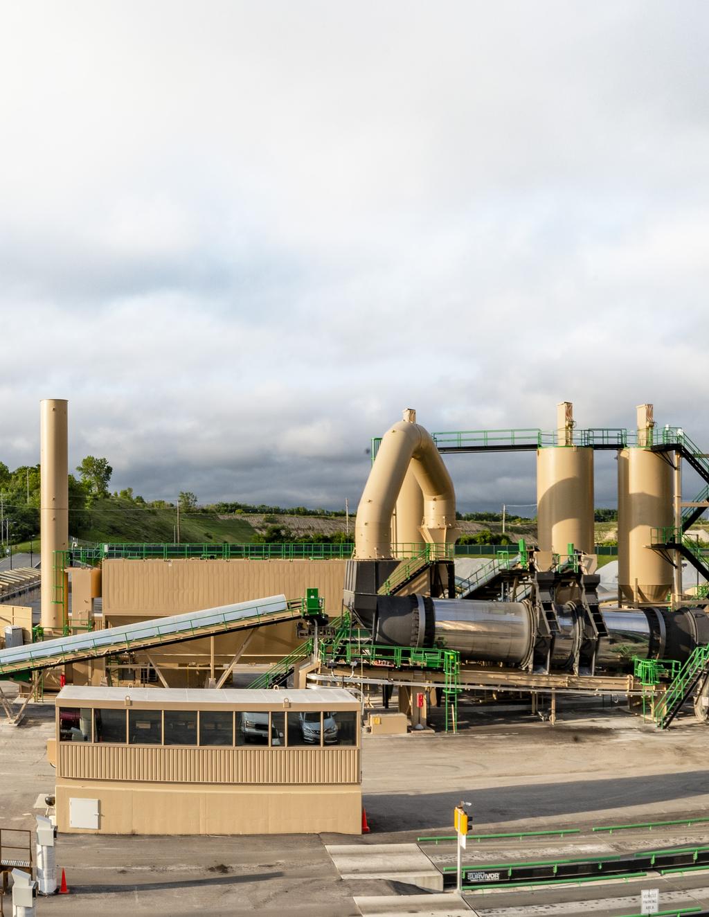 ASTEC D I L L MAN A SP H ALT S ILO S YS TEM FOR ASPHALT MIXING PLANTS Maximize production capabilities with an advanced silo system from Dillman.