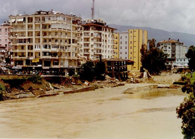 36 Water Management in the Lower Asi-Orontes River Basin: Issues and Opportunities Figure 6 Flood in Antakya, 2003 The last flood occurred in 2012 in the Amouk Plain (Figure 7).