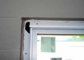 The bead of sealant at the sill flange is to have a minimum of two 50 mm (2 in) voids near the ends to permit water that has entered the window sill to exit.