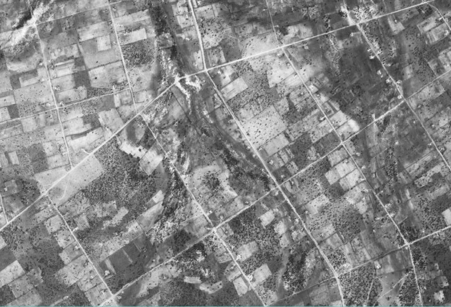 Figure 15: 1961 landscape (Job 453, strip 009, photograph 06395) and modern aerial views of the vicinity of