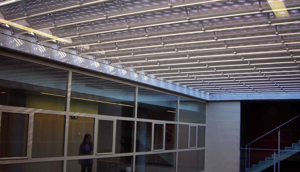 SOLAR PROTECTION THE SOLAR PROTECTION AVOID OVERHEATING OF THE BUILDING IN SUMMER Horizontal lamellas are installed over the interior patio to avoid the excessive entrance of solar radiation