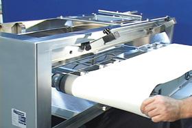 Typical Feeder Applications > Continuous and batch feeding of major, minor and micro ingredients > High accuracy feeding of extrusion, mixing, coating and milling processes > Multiple ingredient