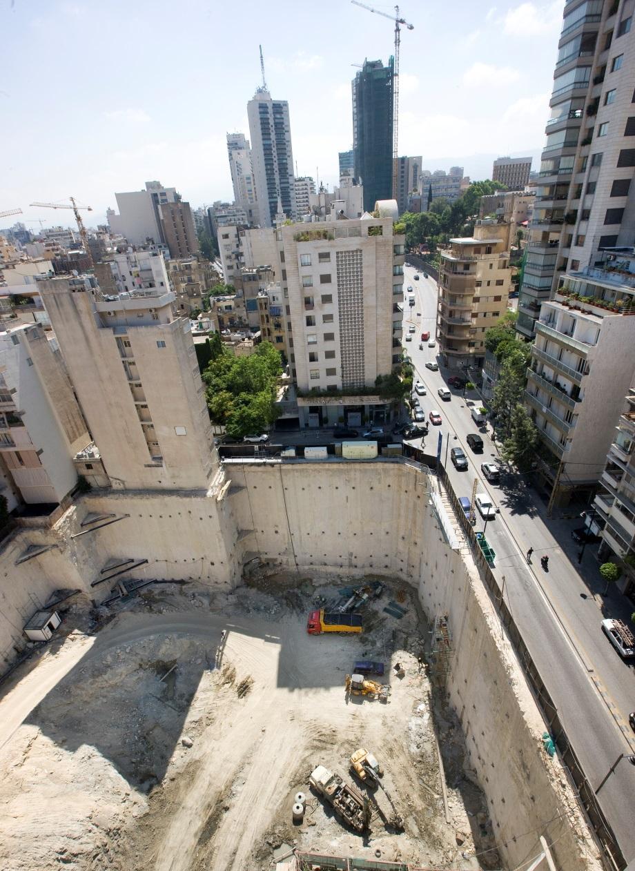 SHORING Seven basements covering all the surface of the plot (~ 5.000 m²) were executed.