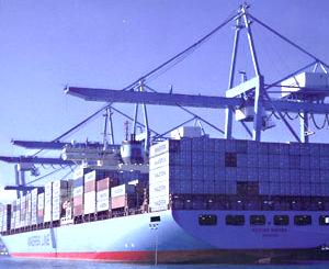 and Mega Container Vessel Trends 1970 Industry Prediction: 3,250 TEU The Reality: Regina Maersk 6,000