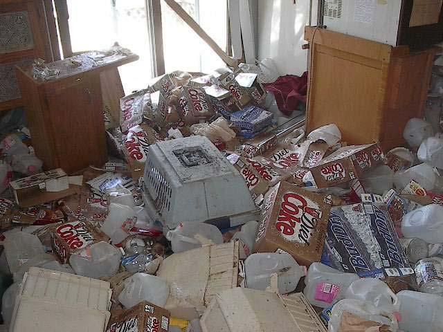 Interior - Accumulation of Rubbish or garbage: All