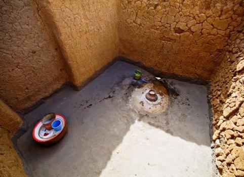 See Annex 1 Most of the latrines built under CLTS in Mali are composed of a platform made of wooden structure and lateritic mud fill-in and coating and a superstructure of lateritic mud compressed