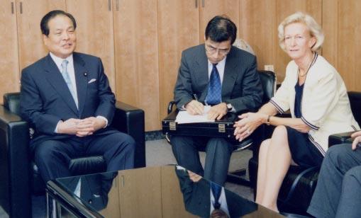 Meeting Held between Minister KATAYAMA and French Minister FONTAINE, Attached to the Minister for the Economy, Finance and Industry On September 20, 2002, French Minister FONTAINE, Attached to the