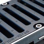 per metre 6mm Safe-slot gratings for pedestrianised areas (D400). 15mm Hydro-Slot for maximum capacity drainage (F900). Stepped falls available for increased hydraulic performance.