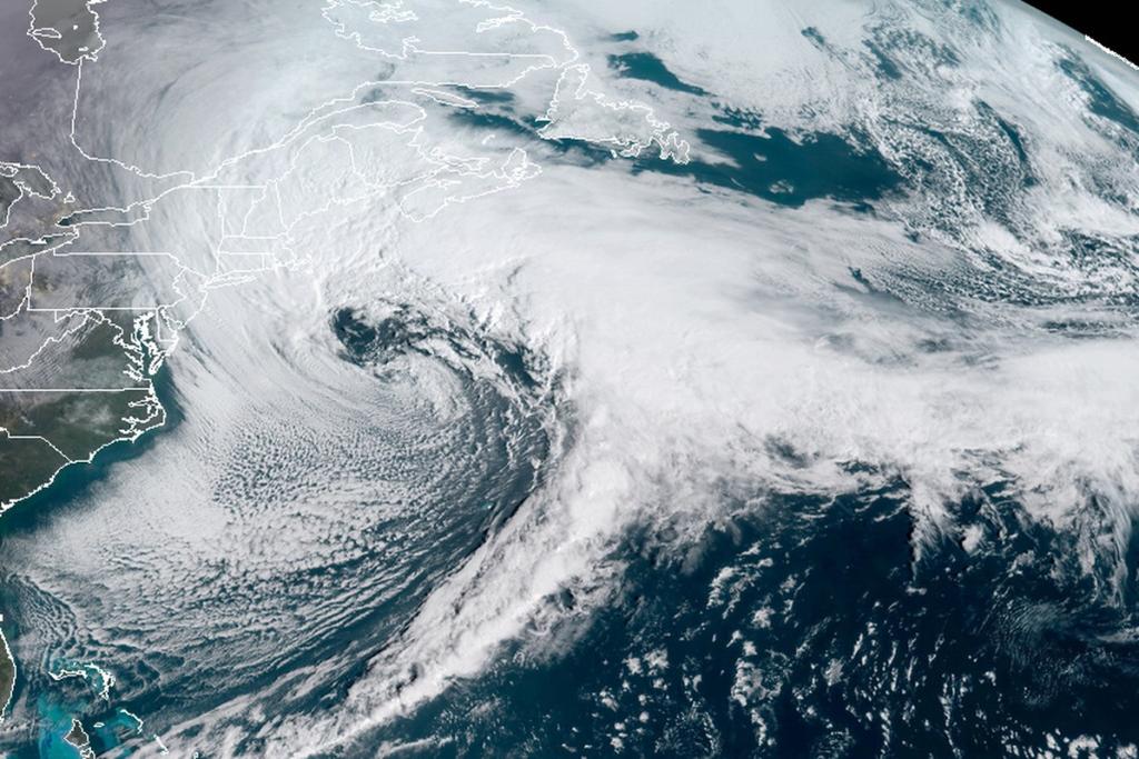 March 21, 2018 Nor easter NOAA photograph Winter storms Rising temperatures lead to warmer oceans Warming air creates changes in global and regional circulation patterns o o Warmer oceans offer