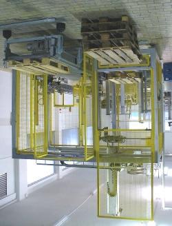 PALLETIZERS PALLETIZERS AND END OF LINE Solaut produces cartesian