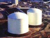steel and concrete LNG tanks on Das