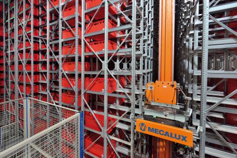 The warehouse equipped with the miniload system, with a total capacity of 19,848 boxes, allows smooth supply of all the picking stations, thus meeting the objective set by ZM Kania Automated
