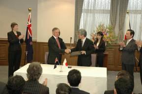 Press Release May 14, 2008 Ministry of Finance Signing of Mutual Recognition Arrangement (MRA) on Authorized Economic Operator (AEO) program with New Zealand It was agreed at the Second Japan-New