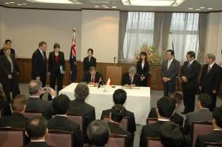 Both parties signed the arrangement with the Rt Hon H. Clark, Prime Minister of NZ, Hon F. Nukaga, Minister of Finance of Japan and Hon O. Endo, Senior Vice Minister of Finance of Japan in attendance.