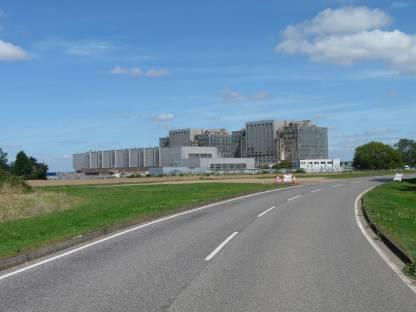 Bradwell Location: Essex Area: 20 hectares Generation period: 1962 2002 Lifetime output: 60 TWh Defuelling: Completed 2005 Current Key Milestones 2015 Site enters Care and Maintenance 2083 Final site