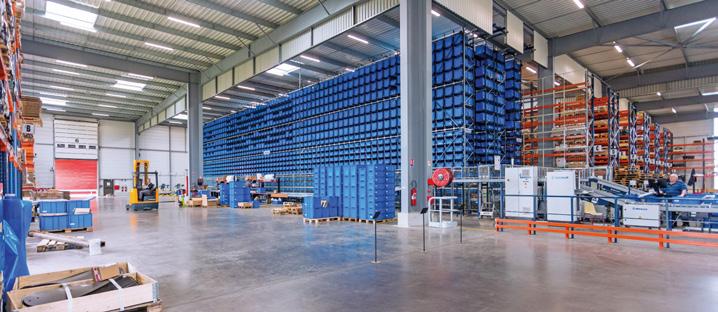 Miniload warehouse Smaller products are inserted into the automated warehouses for boxes.
