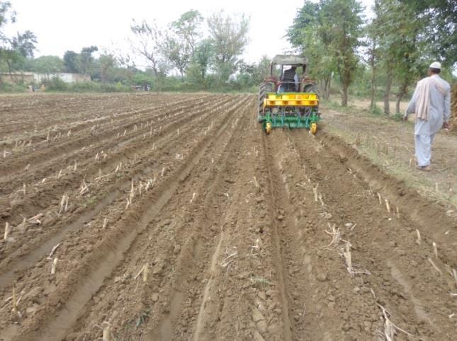 (maize, wheat, mung cotton) Fertilizer and seeding in one