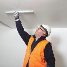 Apply the first coat of Knauf AQUAPANEL Interior Skim to ceilings, to a depth of 1-1.5mm. Level out with a spatula. Use a corner trowel on internal angles.