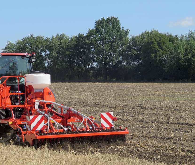 THE MOST VERSATILE MO CU3000 SERIES The CU3000 Series has been especially designed to work with the most powerful tractors. With 240HP maximum for 3.00m and up to 300HP for the 4.