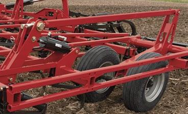 A separate tool-free turnbuckle on units equipped with the constant-level hitch provides convenient fore and aft leveling to adjust to tractor hitch height. BUILT-IN STABILITY.