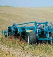 In hard dry conditions the leaf spring allows the point angle to become steeper giving a more aggressive soil entry angle.