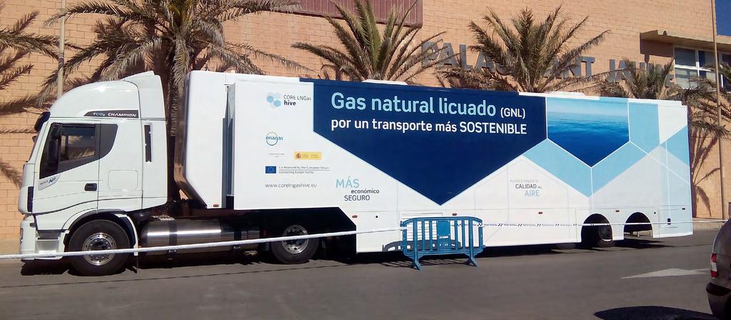 4 Creation of value for our stakeholders Sustainable mobility One of the Enagás strategic priorities is to encourage the substitution of more polluting fossil fuels with natural gas, contributing to