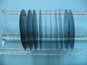 2.7.24. Quartz glass boat A quartz glass boat serves as a carrier of silicon wafer. This particular supporting carrier is enabling a multi-directional treatment of the wafer. fig.